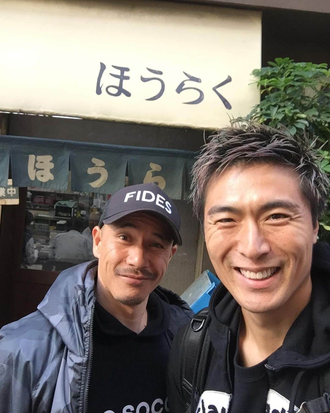 北野貴之さんのインスタグラム写真 - (北野貴之Instagram)「近藤岳登兄貴。 僕から呼ぶときは「岳登兄貴」  初めての出逢いは、田代有三の紹介で、関口訓充と三人で大阪の街で会いましたね。 今日も激アツトークのトップアップトークでしたね！  「世の中には、やはり天に愛される人間、天を味方につけれる人間はいる」 でも、そのことより 「天に愛されていると思える、信じれる人間がもっとも大切」  今日も激アツ岳登兄貴のトークを引き出しちゃいました🔥 帰る姿の背中は、法螺貝を吹きたくなりました🔥  #田代有三#感謝#関口訓充#感謝#岳登兄貴#頂点で合流しましょう」12月1日 11時22分 - takashi_kitano