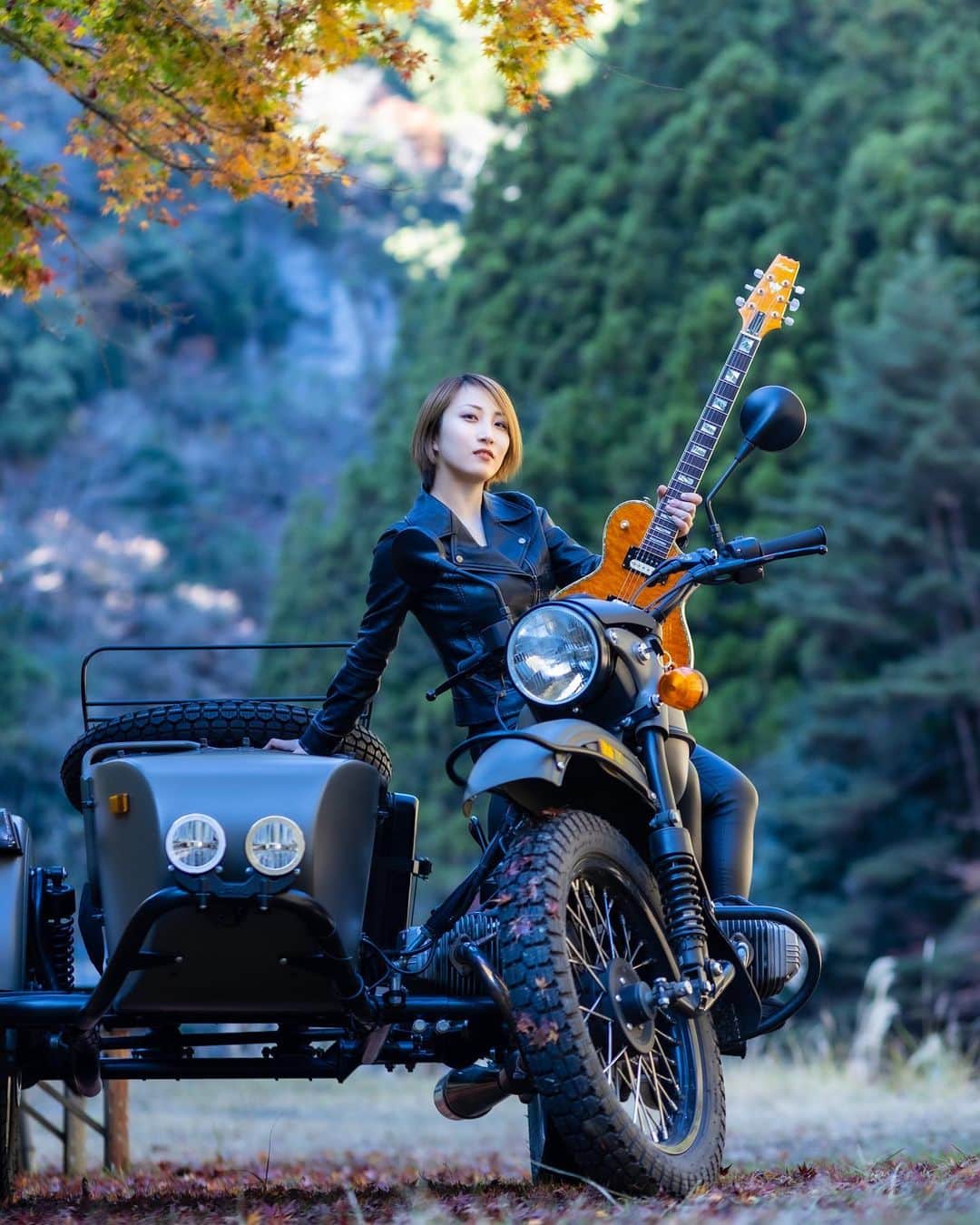 Ural Motorcyclesさんのインスタグラム写真 - (Ural MotorcyclesInstagram)「Ural & Rock’n’roll 🎸  アーティスト:  @singer_salia @salia_guitar」12月1日 11時22分 - ural_japan_official