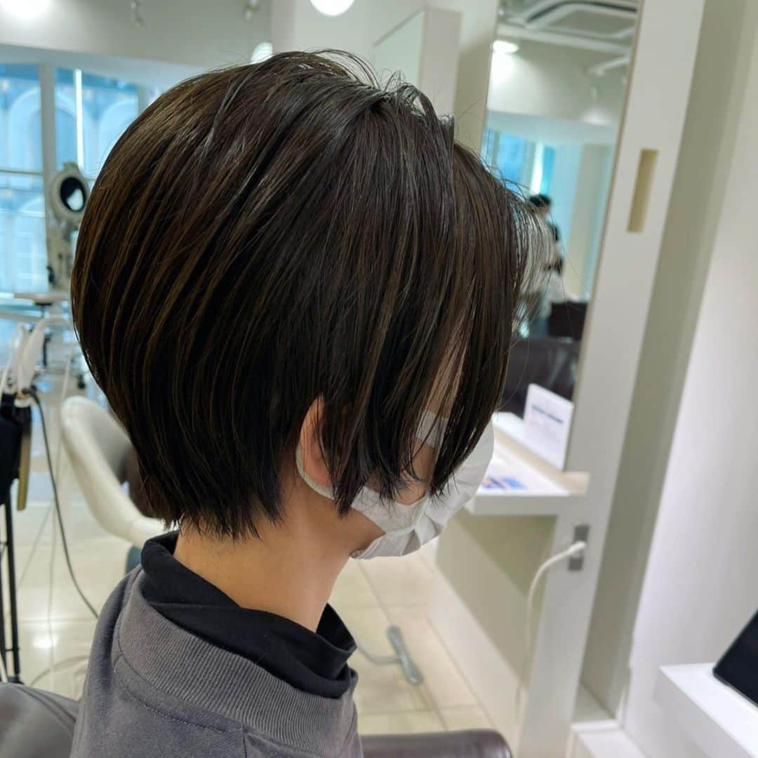 河村唯（うめ子）さんのインスタグラム写真 - (河村唯（うめ子）Instagram)「カットが芸術的すぎて、 もうそれは、作品のようで。 こういう、マネキンあるよね？😂  いつも、素敵な髪をありがとうございます！  未だ、 髪の毛が整えるのが苦手な私。 日々のセット 頑張れます💇‍♀️👍✨  #air #Ginza #central #ショート　#ボブ #艶髪　👏」12月1日 11時25分 - kawamurayui_