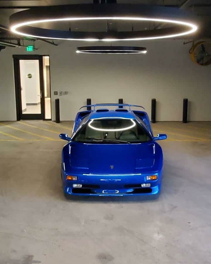 Kik:SoLeimanRTさんのインスタグラム写真 - (Kik:SoLeimanRTInstagram)「1998 Lamborghini Diablo SV Monterey Edition.  #20 of only 20 made.  Go check out @artvandelay's collection」12月1日 11時26分 - carinstagram