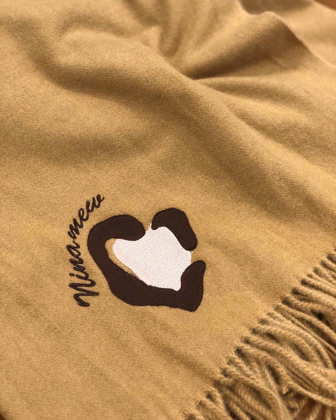 新谷美奈のインスタグラム：「.﻿ ﻿  ✨Nina mew 2021 HAPPY BAG🎍🛍✨﻿ いよいよ本日12/1(火)より﻿ GATHER全店にて先行予約スタート！﻿ 早速たくさんのご予約をいただき﻿ ありがとうございます☺️💕﻿ ﻿ カシミヤのようななめらかで﻿ 顔をうずめたくなるほどの極上の肌触り🧸﻿ どんな服にも合わせやすいカラーを﻿ ご用意してます🤍🤎﻿ ____________________________________﻿_________ ※福袋は数量限定のため、なくなり次第終了となります。﻿ ※写真はサンプルのため、若干の仕様変更がございます。﻿ ※ご予約は前金となっております。店頭にてご予約下さい。﻿ ____________________________________﻿_________ ﻿ @ninamew_official#Ninamew#ニーナミュウ#GLAMOURbyGATHER#GATHER#ゆめタウン佐賀#ゆめタウン#セレクトショップ#selectshop#2021 #福袋 #新春#新春福袋 #HAPPYBAG #完売必至 #予約受付中#ご希望の方はDM下さいね🙋🏼💗」