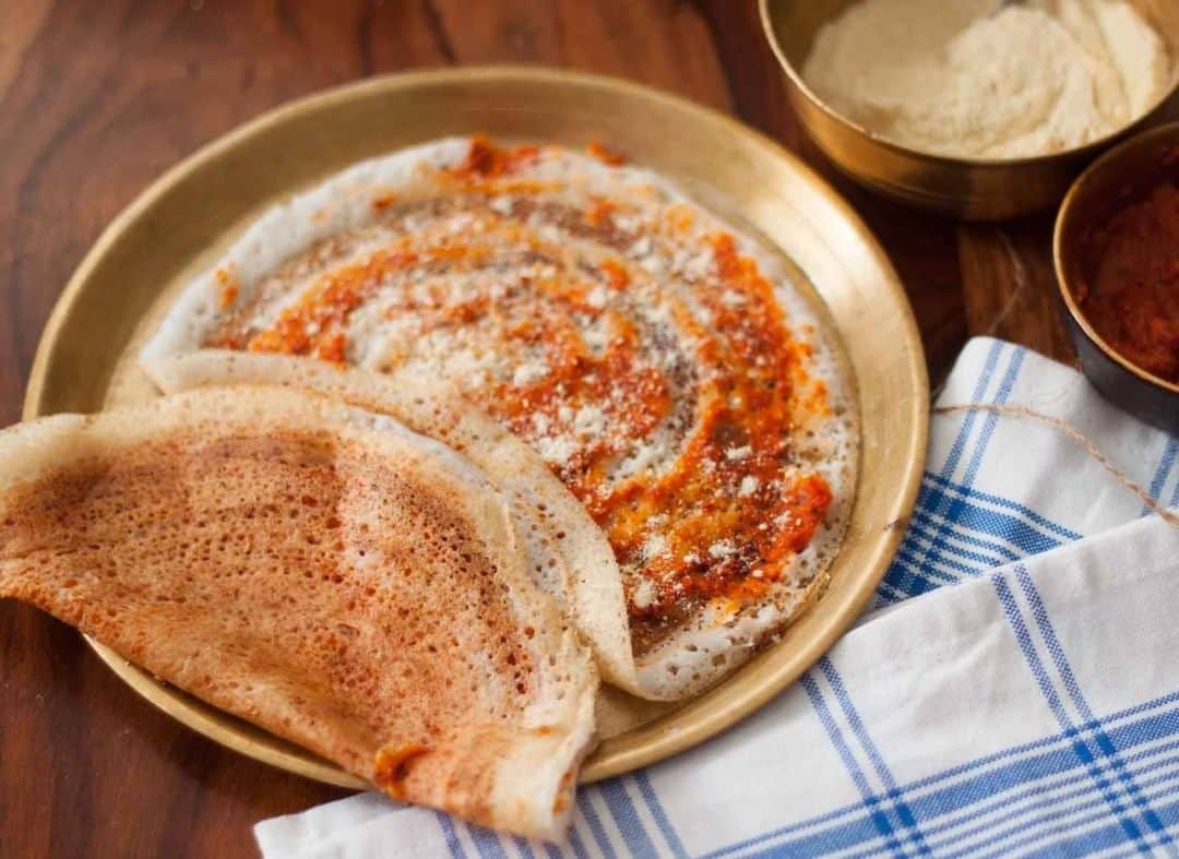 Archana's Kitchenさんのインスタグラム写真 - (Archana's KitchenInstagram)「Andhra Style Erra Kaaram Dosa Recipe is a popular dish in the Rayalaseema region of Andhra Pradesh. The word “Erra Karam" refers to the red chutney that is being smeared on to the dosa while making. It is very similar to Karnataka Style masala dosa but the only difference is that the red chutney in Andhra is more pungent because of the ample use of Garlic and onion.   Try this recipe and tell us how you liked it. Get the recipe from the smart.bio link in my profile @archanaskitchen . . . . . #recipes #easyrecipes #breakfast #Indianbreakfast #archanaskitchen #healthylifestyle #eating #highprotein #breakfastclub #cheesetoast #cheesechilli #Cheesechillitoast #homemadefood #eatfit #cooking #food #healthyrecipes #foodphotography #recipeoftheday #comfortfood #deliciousfood #delicious #instayum #food」12月1日 11時30分 - archanaskitchen