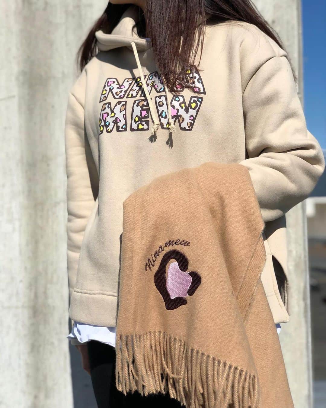 新谷美奈のインスタグラム：「.﻿ ﻿  ✨Nina mew 2021 HAPPY BAG🎍🛍✨﻿ いよいよ本日12/1(火)より﻿ GATHER全店にて先行予約スタート！﻿ 早速たくさんのご予約をいただき﻿ ありがとうございます☺️💕﻿ ﻿ Nina mewのロゴ×ヒョウ柄なんて﻿ かわいいの大渋滞😳💗﻿ 実は裏はふわっふわ💭ぬっくぬく💭の﻿ 裏起毛なんです☺️﻿ ____________________________________﻿_________ ※福袋は数量限定のため、なくなり次第終了となります。﻿ ※写真はサンプルのため、若干の仕様変更がございます。﻿ ※ご予約は前金となっております。店頭にてご予約下さい。﻿ ____________________________________﻿_________ ﻿ @ninamew_official#Ninamew#ニーナミュウ#GLAMOURbyGATHER#GATHER#ゆめタウン佐賀#ゆめタウン#セレクトショップ#selectshop#2021 #福袋 #新春#新春福袋 #HAPPYBAG #完売必至 #予約受付中#ご希望の方はDM下さいね🙋🏼💗」