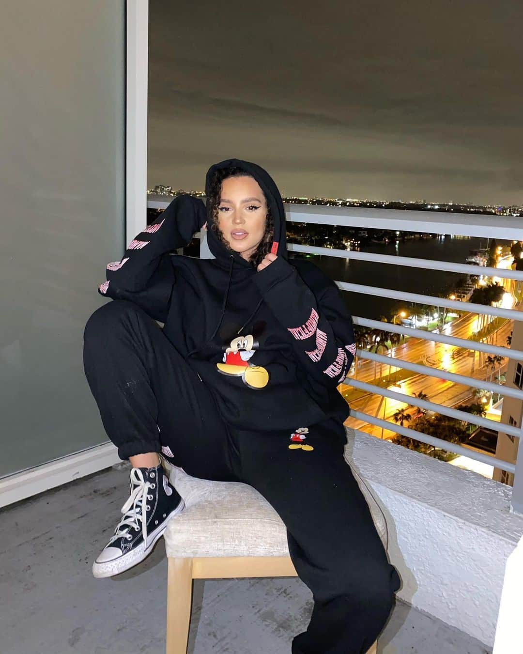 Val Mercadoのインスタグラム：「The Minnie to your.. 🖤🐭 @boohoomanofficial cyber Monday sale happening now! They’ve got 50% off everything on site 🌟🖤」