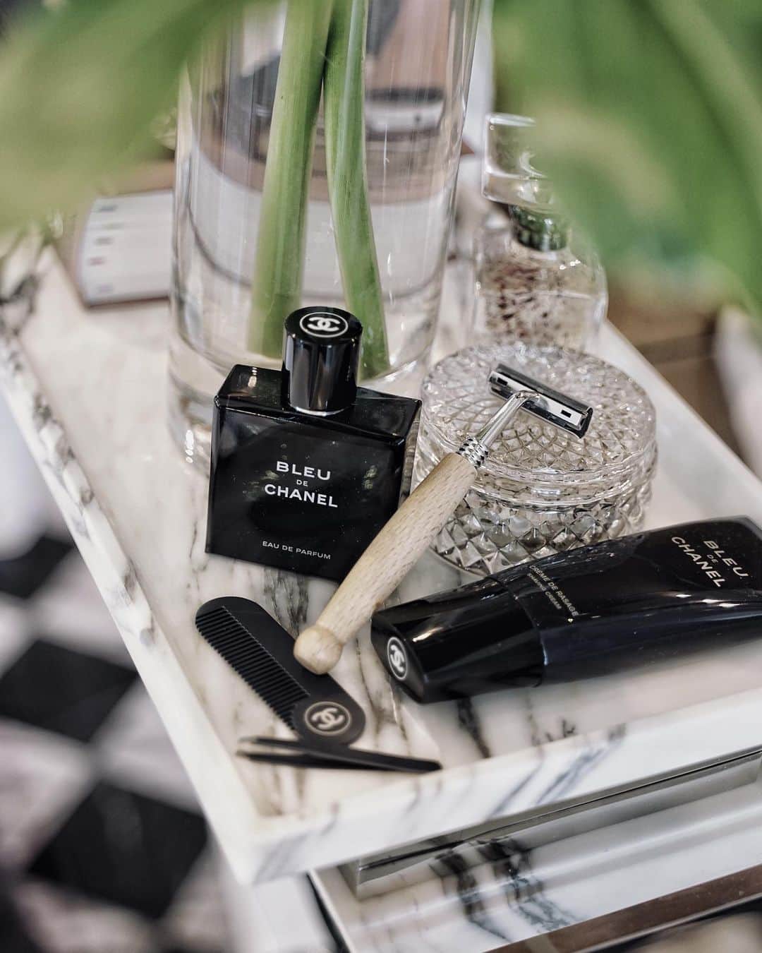 Christoffer Chengのインスタグラム：「Chic grooming 😉 @chanel.beauty」