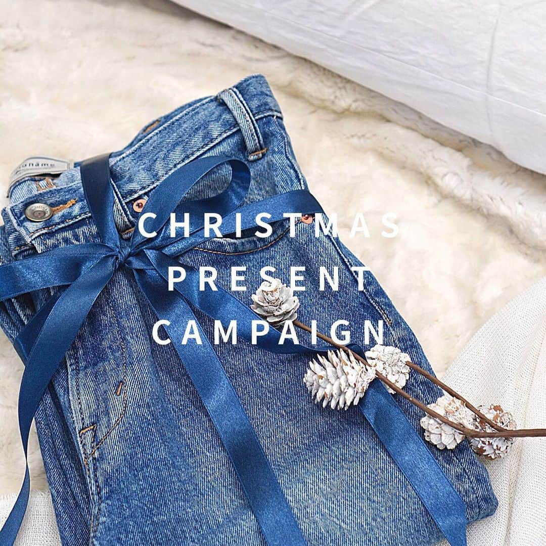 Moname Official Instagramのインスタグラム：「. 【お知らせ】 クリスマスプレゼントキャンペーンを開催🎅🎁 . 期間中、こちらの投稿に いいね！＆もっとも素敵なコメントを していただいた方に人気のSlim StraightのLight Blueを プレゼントいたします✨ 是非、たくさんのご参加お待ちしております！ . ◆期間 12月１日(火)～12月10日(木)  ◆応募条件 ・こちらの投稿にいいね！＆コメント (今までクリスマスに貰って 一番うれしかったプレゼント🎁)  ◆商品詳細・当選者数 ・参考になる素敵なコメントをいただいた3名様 ・Monameで人気のSlim StraightのLight Blue (サイズはDMにてお返事いただく) ※投稿している写真のアイテム  ◆当選発表について ・当選者様にはこちらのMonameの アカウントより12月中旬頃、DMを送りいたします。  ◆注意事項 ・サイズはDMにてやりとりさせていただきます。 ・写真は加工しているため、 現物と異なる場合がございます。  #moname#christmas#Xmas#ootd#fashion#モナーム#ストレート#デニム#クリスマス#クリスマスプレゼント #プレゼントキャンペーン#ストレートデニム#プレゼント#ブルーデニム#ファッション#大人カジュアル#カジュアルファッション#冬服#冬コーデ」