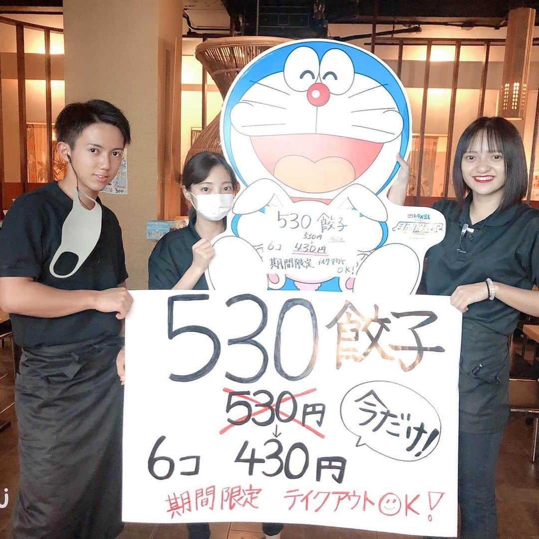 のインスタグラム：「本日から餃子酒場530はテイクアウト始めます😉 テイクアウトのお客さんに限り530餃子100円引きで御提供させて頂きます！ 是非、御来店よろしくお願い致します🙇‍♂️ 高校生達が頑張って書いてくれた看板有難い😭 #餃子酒場530 #テイクアウト #rd_pw #レスラーの店 #沖縄 その前に引越し終わらさないと😅」