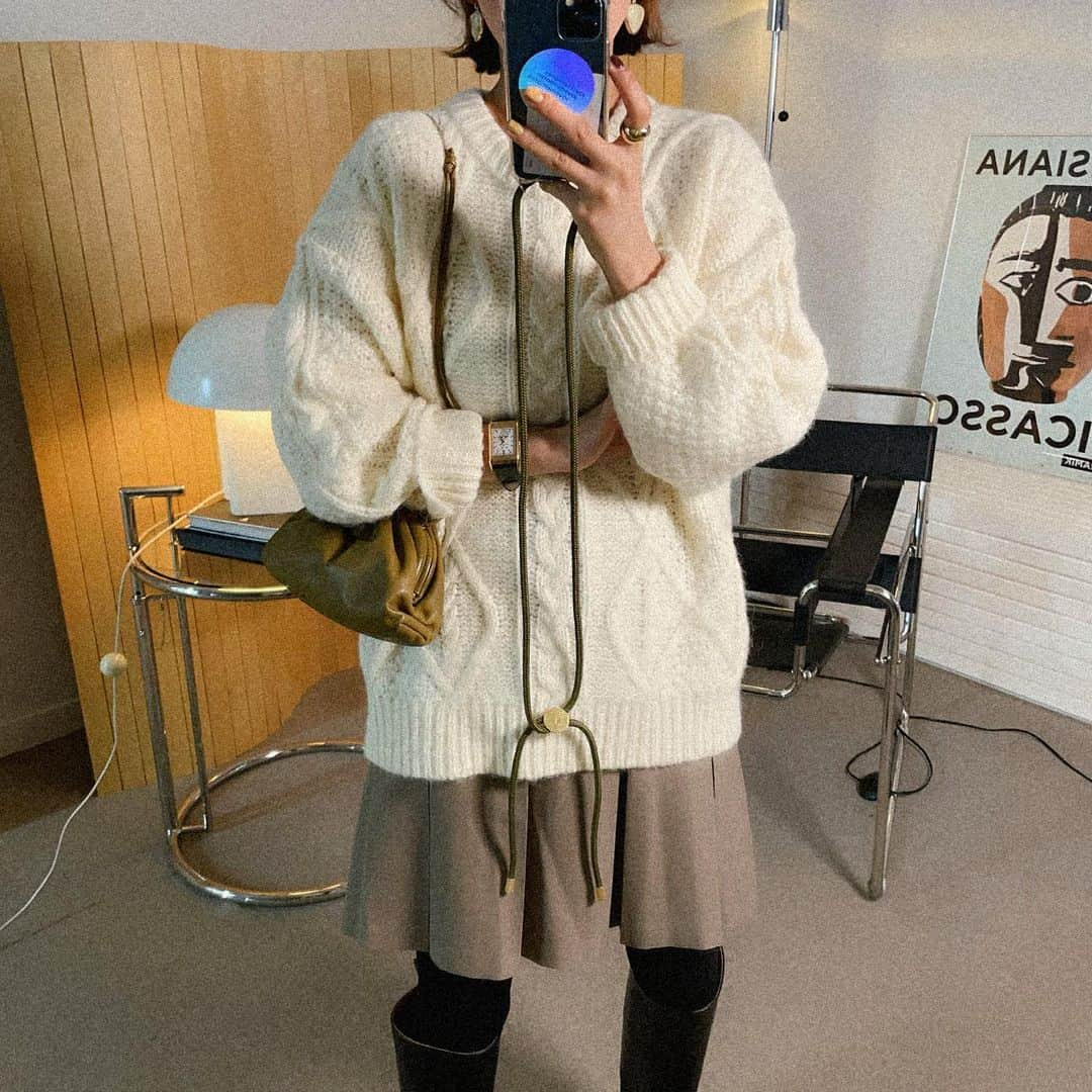 イム・ジヒョンさんのインスタグラム写真 - (イム・ジヒョンInstagram)「오늘의 #OOTD 🤍🤎🤍🤎」12月1日 12時09分 - imvely_jihyun