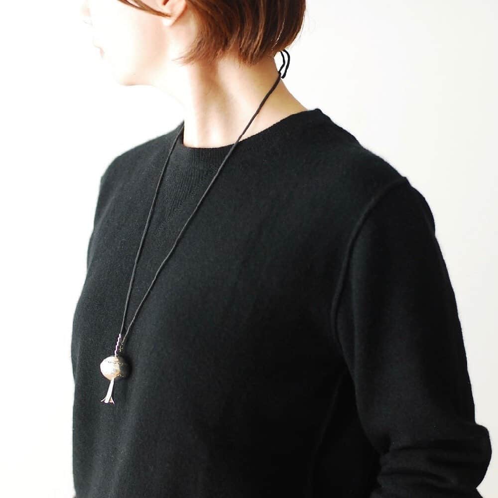 wonder_mountain_irieさんのインスタグラム写真 - (wonder_mountain_irieInstagram)「#10倍ポイント開催中!［ unisex ］ jumper1234 / ジャンパー1234  "STITCH SWEAT -Cashmere-"  ￥35,200- _ ＜ online store / @digital_mountain ＞ https://www.digital-mountain.net/shopbrand/jumper1234 _ 【オンラインストア#DigitalMountain へのご注文】 *24時間受付 *15時までのご注文で即日発送 *1万円以上ご購入で送料無料 tel：084-973-8204 _ We can send your order overseas. Accepted payment method is by PayPal or credit card only. (AMEX is not accepted)  Ordering procedure details can be found here. >>http://www.digital-mountain.net/html/page56.html _ #jumper1234 #ジャンパー1234 _ 本店：#WonderMountain  blog>> http://wm.digital-mountain.info/blog/ _ 〒720-0044  広島県福山市笠岡町4-18  JR 「#福山駅」より徒歩10分 #ワンダーマウンテン #japan #hiroshima #福山 #福山市 #尾道 #倉敷 #鞆の浦 近く _ 系列店：@hacbywondermountain _」12月1日 12時25分 - wonder_mountain_