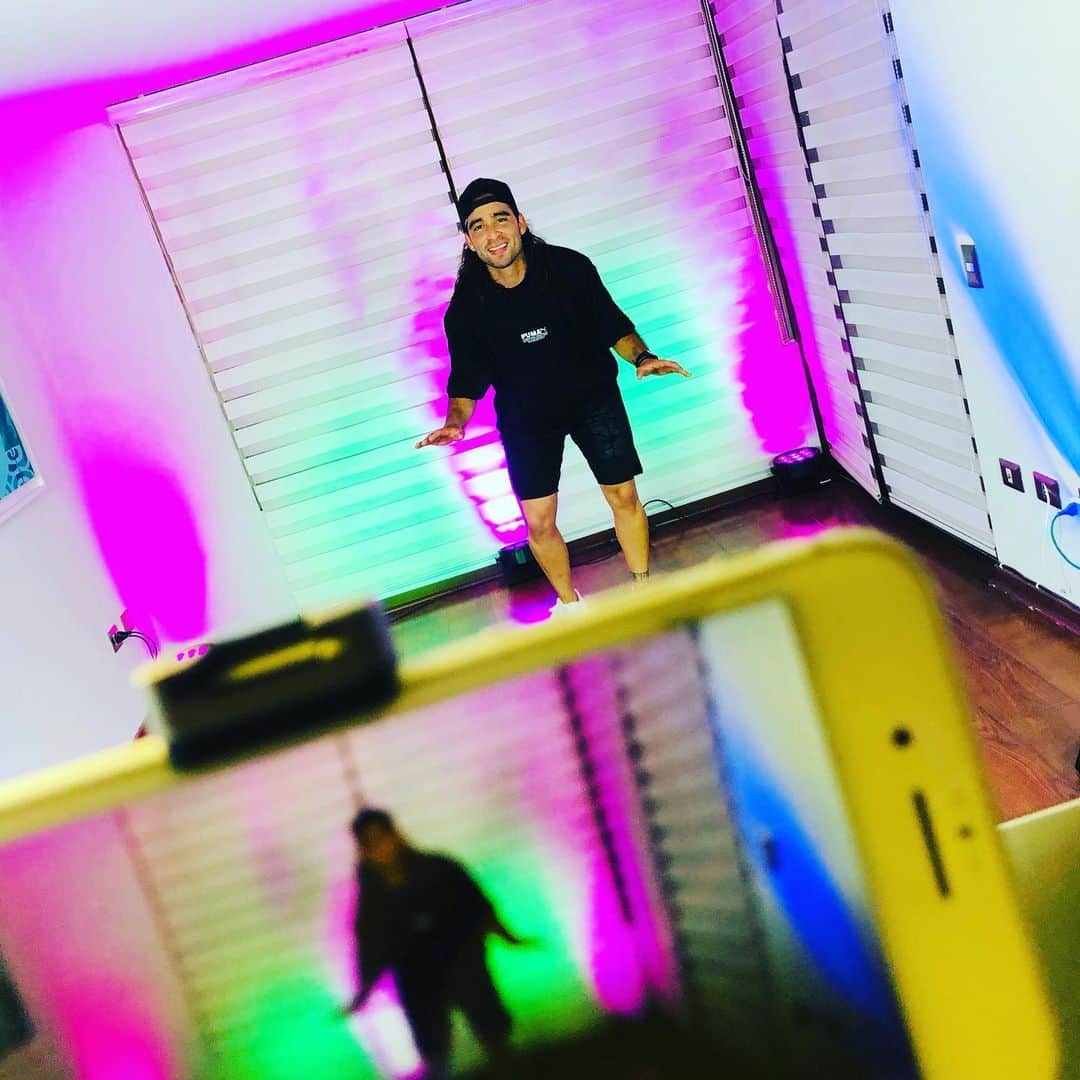 クラウディオ・リースさんのインスタグラム写真 - (クラウディオ・リースInstagram)「De apoco sintiéndome cómo Antes... todo ha sido muy difícil, pero lo que no te mata te hace más fuerte (frase cliché pero cierta)   Abrazos amigos de IG」12月1日 12時23分 - klaudioreies