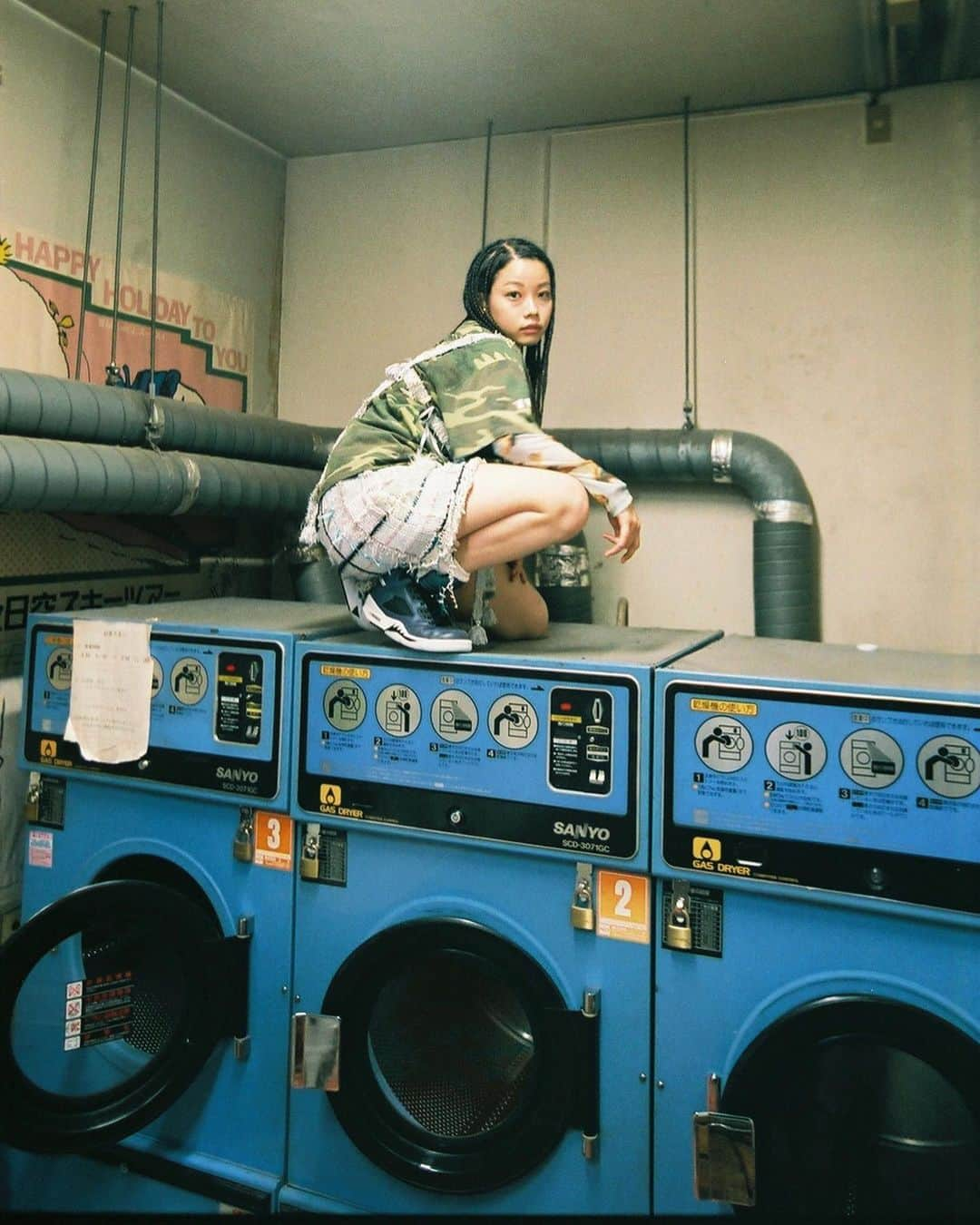 東佳苗のインスタグラム：「xiangyu on the coin laundry 👕👖🩴🧤🧢🩲 muse:xiangyu @xiangyu_gyouza photo:池野詩織 @ikenoshiori  direction&styling:東佳苗 @usagi_kanae  ✴︎all item soldout✴︎  #rurumu #縷縷夢兎 #xiangyu」