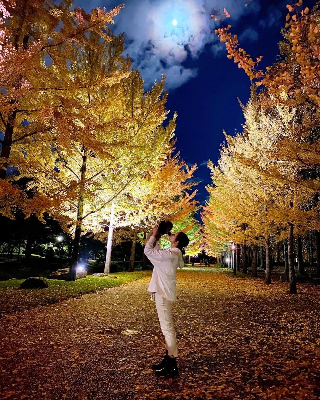 二瓶藍菜さんのインスタグラム写真 - (二瓶藍菜Instagram)「Good  bye autumn 2020.🍂」12月1日 12時33分 - aina.17