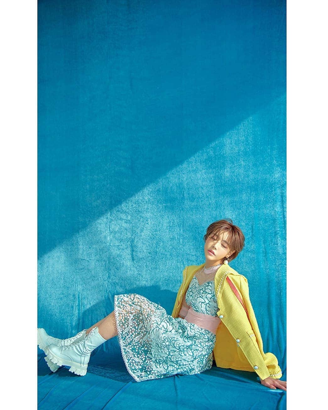 Han Ga Eunさんのインスタグラム写真 - (Han Ga EunInstagram)「날씨좋다 Photo @circusbear_z  Hair @hearts_cdw  Studio @grandbleu_studio   . . #model #koreanmodel」12月1日 12時30分 - gaeungbebe