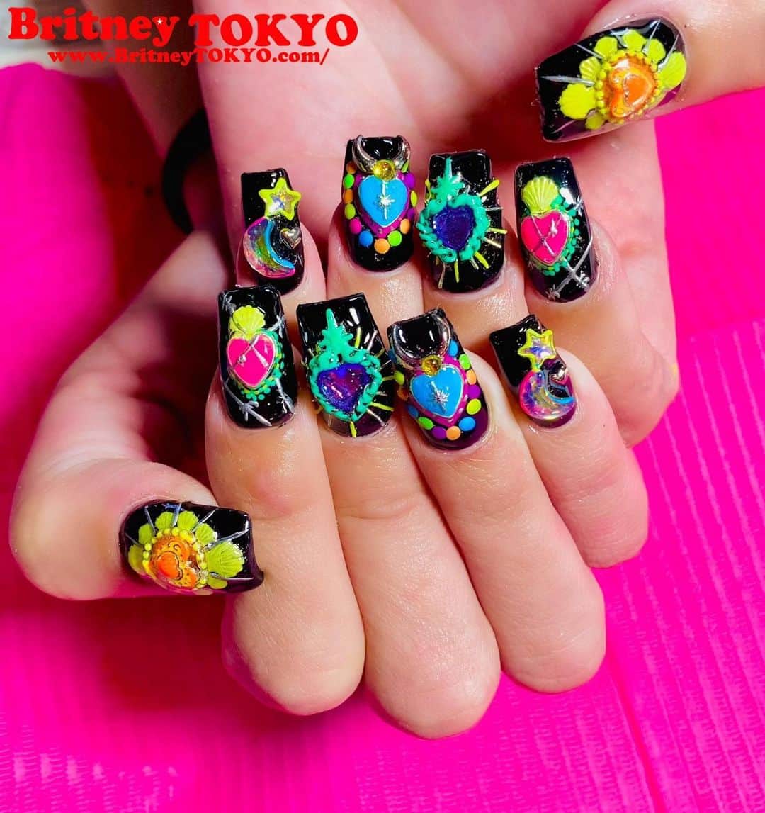のインスタグラム：「💘 @fridaysydell   #nailart #nails #fashion #art #britneytokyo」