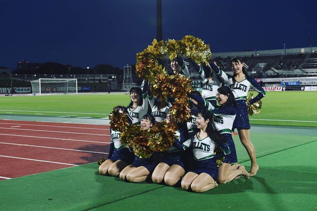 SC相模原さんのインスタグラム写真 - (SC相模原Instagram)「Bulletsのパフォーマンス💚💙 青山学院大学ソングリーディング部 いつも盛り上げてくれてありがとうございます！！😊  いっしょにJ2の舞台へいきましょう！！！✨ #GOTOJ2 #SC相模原」12月1日 12時39分 - s.c.sagamihara_players