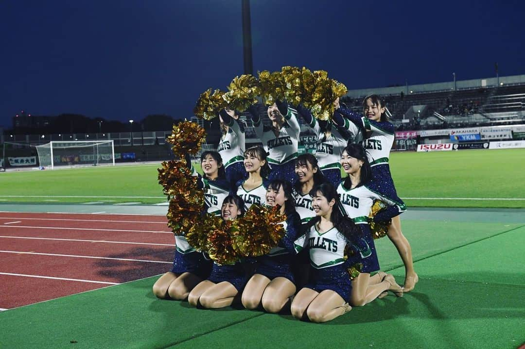 SC相模原さんのインスタグラム写真 - (SC相模原Instagram)「Bulletsのパフォーマンス💚💙 青山学院大学ソングリーディング部 いつも盛り上げてくれてありがとうございます！！😊  いっしょにJ2の舞台へいきましょう！！！✨ #GOTOJ2 #SC相模原」12月1日 12時39分 - s.c.sagamihara_players