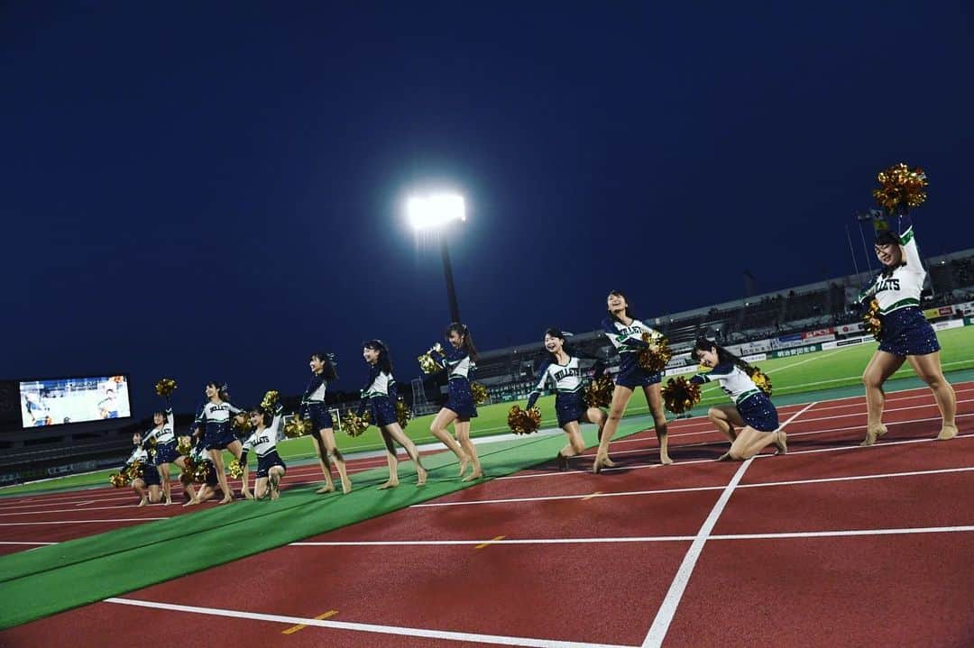 SC相模原さんのインスタグラム写真 - (SC相模原Instagram)「Bulletsのパフォーマンス💚💙 青山学院大学ソングリーディング部 いつも盛り上げてくれてありがとうございます！！😊  いっしょにJ2の舞台へいきましょう！！！✨ #GOTOJ2 #SC相模原」12月1日 12時39分 - s.c.sagamihara_players