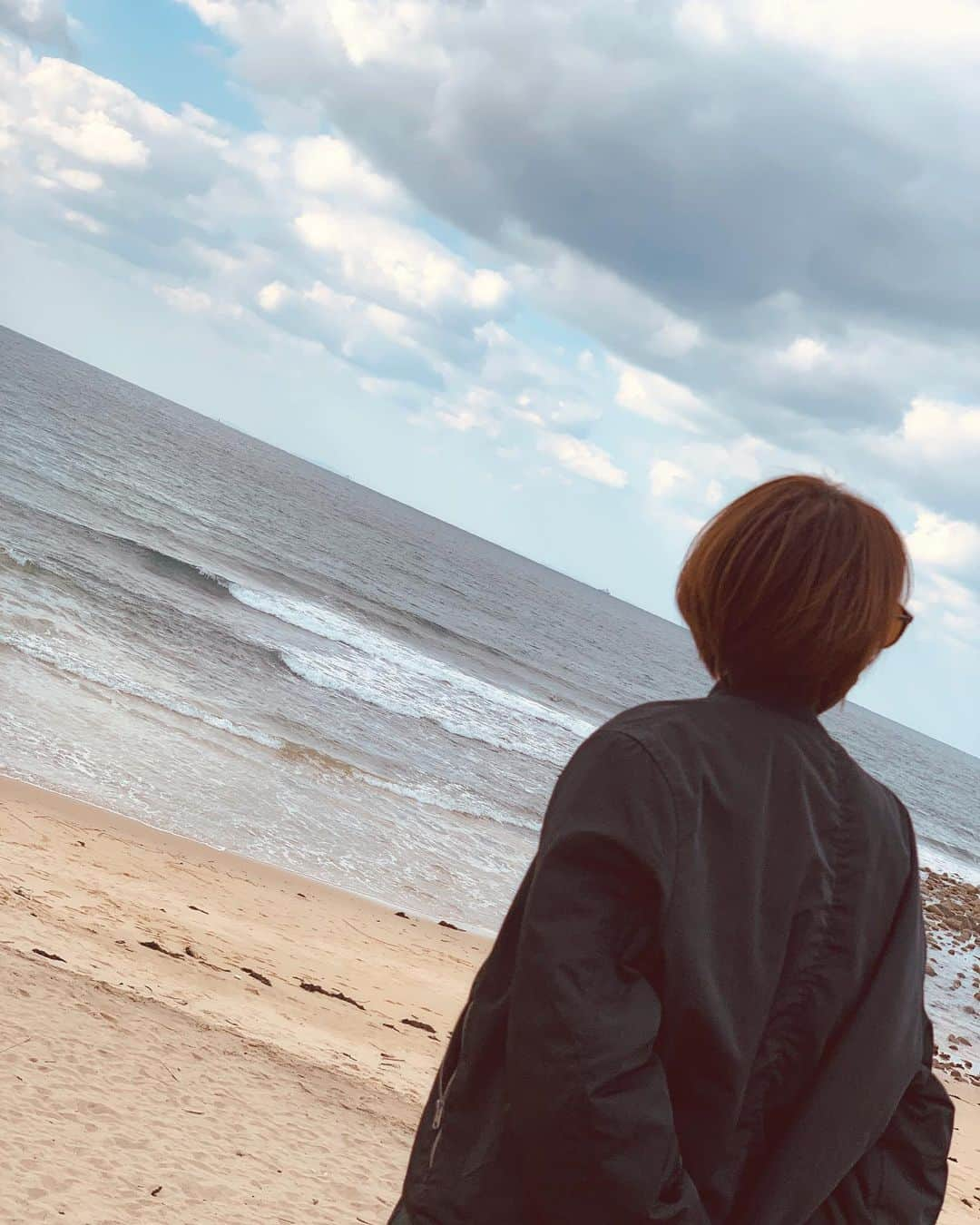 足立かりんさんのインスタグラム写真 - (足立かりんInstagram)「🌊 #海がすき #今年もあと1ヶ月 #悔いのないよーに #年明け5月にみんなで沖縄 #たーのーしっみぃー @masakatsuinami @shota_tamashiro @yakiniku_nirai」12月1日 12時40分 - karinadachi