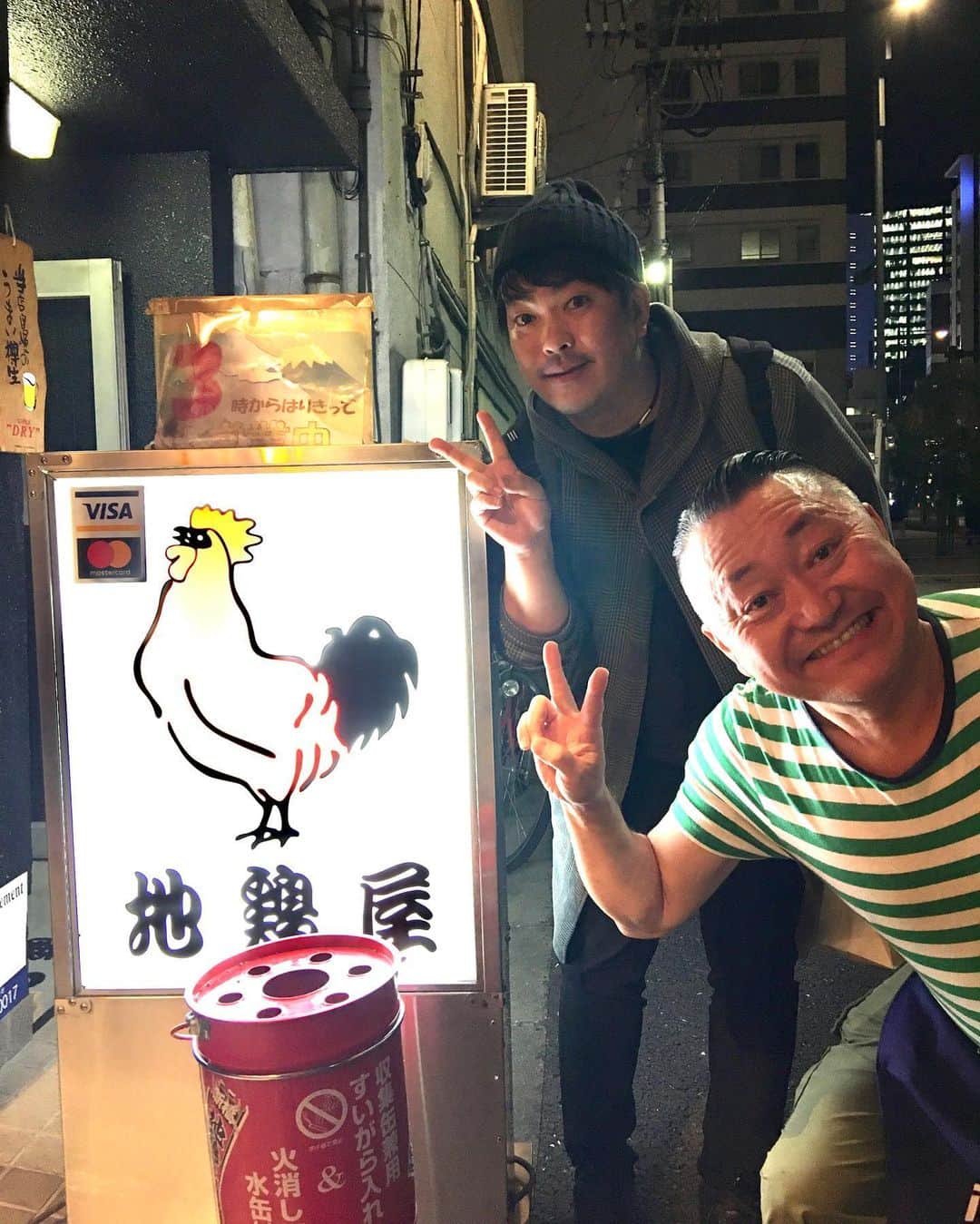 のインスタグラム：「鬼滅の刃の表現で言うと『鶏柱』に会いました。🐓  鶏の神。🐓  あんな大量に旨味の塊エキス鶏ジュースが出てくる焼き鳥は初めて。🐓  焼き鳥の1番上の上をこの舌で観た。🐓  #新橋 #地鶏屋」