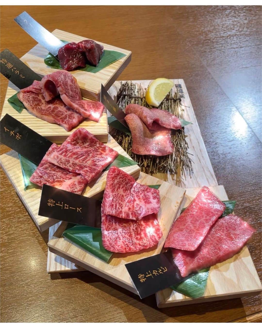 神戸麻衣さんのインスタグラム写真 - (神戸麻衣Instagram)「トコチャンワイド📺 「私は焼肉が食べたいの〜！」のCMでお馴染み <<焼肉 京昌園 別館>>で高級焼肉食べ放題ロケでした🤤❤️笑 (↑私が勝手に思っている。) 極み・極み・極み・・の極上お肉✨ 詳しくはO.Aをお楽しみに‼️ . . そしてね、そしてね、、、 ここにはあったのですよ、、、 お酒が進んでしまう、、🍺 あの‼️刺しが、、、 私が愛してやまない、あの、、‼️ #司会 #mc #モデル #model #リポーター #ナレーター #reporter #ナレーション #スポーツmc  #イベント #イベントmc #神戸麻衣 #トコチャンワイド #キャスター #沼津 #静岡 #静岡モデル #tokai #トーカイケーブルテレビ #焼肉 #焼肉京昌園 #富士」12月1日 18時22分 - mai_g916