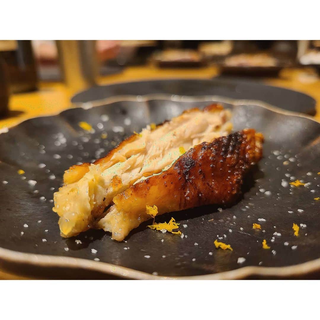 未來歩のインスタグラム：「オープンしてまだお邪魔してないなぁーって考えてて☺️ ミシュラン店　市松さんの系列店舗松明さんへ🐓  やっぱり市松さんの系列おしゃれや🙌　  凄くお久し振りな方との食事🍴やったし 楽しく美味しく頂きました‼️  楽しい時間はあっという間。。  #焼鳥 #松明　#食べログ #お鍋 #つくね　#グルメ#市松 #松里 #おしゃれ #food  #〆  #雑炊」