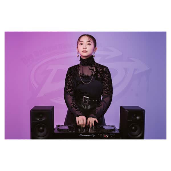 小宮有紗さんのインスタグラム写真 - (小宮有紗Instagram)「コミックナタリーさんに、『D4DJ』への意気込みやDJ小宮有紗として活動するきっかけなど、インタビューして頂きました！！ たくさんお話しさせていただいているので、ぜひ読んでもらえたら嬉しいです✨  https://natalie.mu/comic/pp/d4dj02  ちなみに、 撮影ではPioneerのDDJ-400と一緒に撮影しましたが、私はPCが苦手なのでお家ではXDJ-RX2を使って練習しています😊  #D4DJ #グルミク #ナタリー #コミックナタリー #DJ #pioneerdj #pioneer #小宮有紗」12月1日 12時55分 - arisakomiya_official