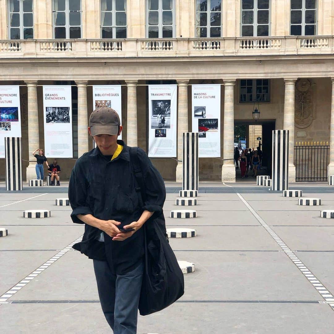 LAUNCHのインスタグラム：「Paris🇫🇷  European second-hand clothes are nice It's hard to collect」