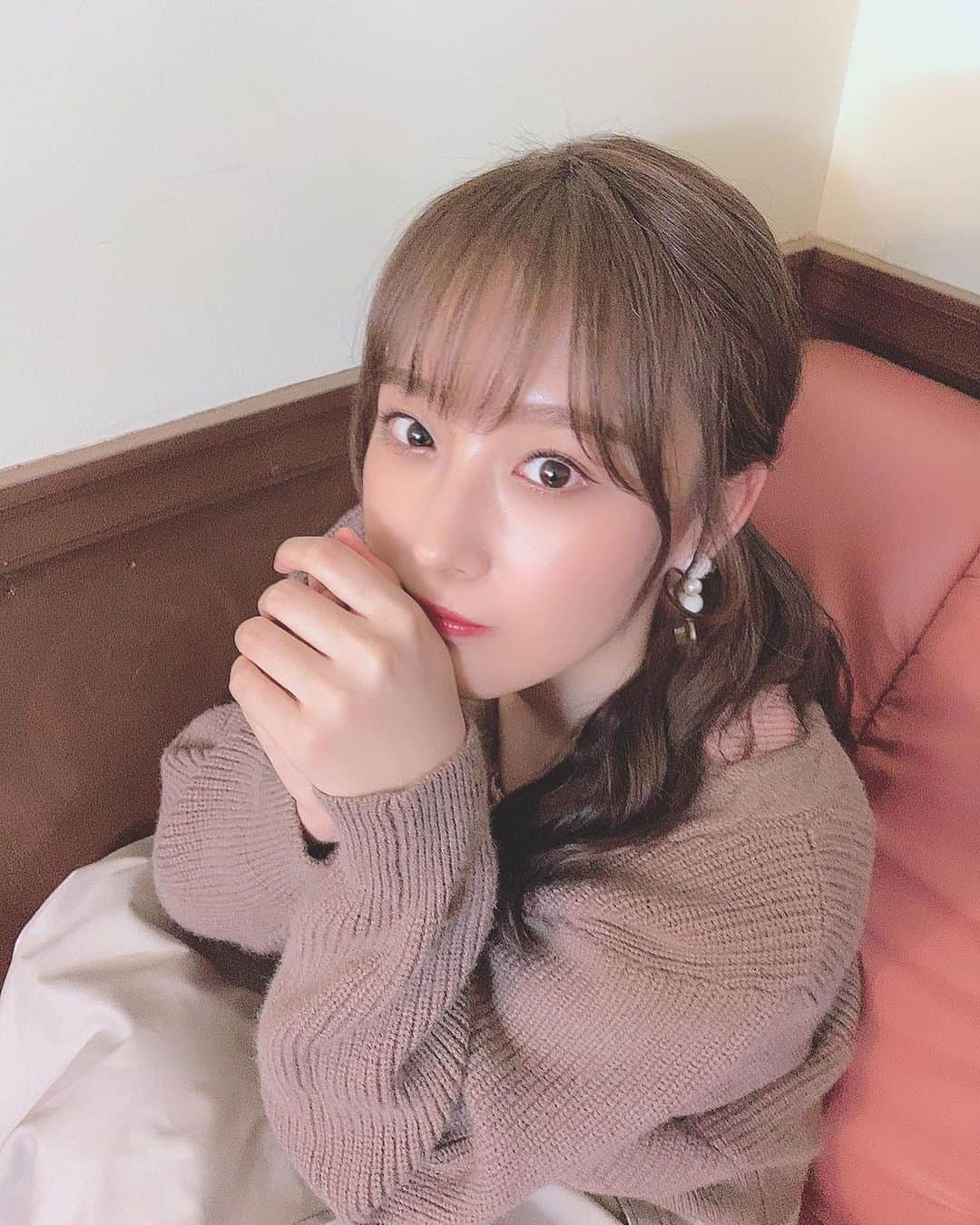 鎌田菜月さんのインスタグラム写真 - (鎌田菜月Instagram)「🧶 ﻿ 12月に入りOKB大垣共立銀行さんでウィンターキャンペーンがスタートしたようです。﻿ 新しいビジュアルのペーパーの目撃情報もチラホラ👀﻿ 可愛い冬服着せてもらってます。﻿ ﻿ #OKB5 #winterfashion #knit #過去pic #ニットコーデ」12月1日 13時09分 - nacky_k829