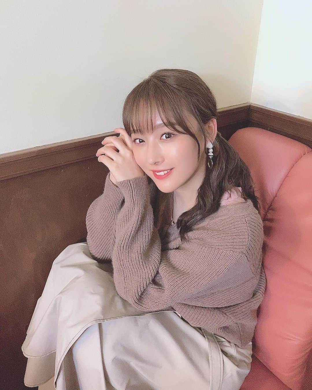 鎌田菜月さんのインスタグラム写真 - (鎌田菜月Instagram)「🧶 ﻿ 12月に入りOKB大垣共立銀行さんでウィンターキャンペーンがスタートしたようです。﻿ 新しいビジュアルのペーパーの目撃情報もチラホラ👀﻿ 可愛い冬服着せてもらってます。﻿ ﻿ #OKB5 #winterfashion #knit #過去pic #ニットコーデ」12月1日 13時09分 - nacky_k829