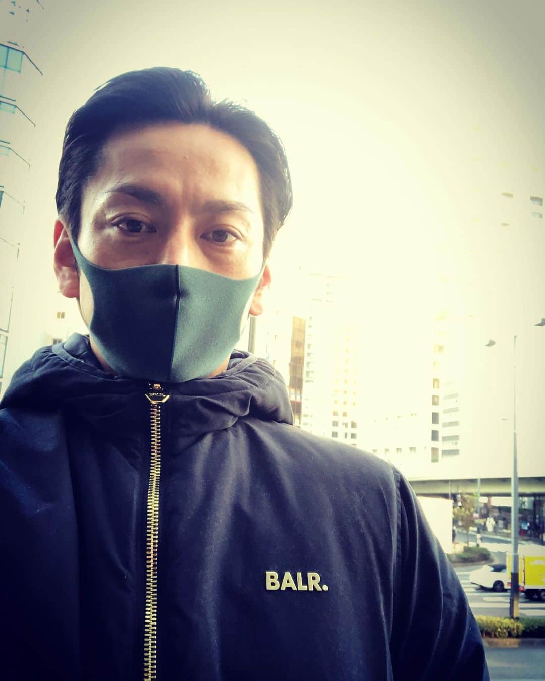 川久保拓司さんのインスタグラム写真 - (川久保拓司Instagram)「ちょっと早い…か？ と迷いつつも、ついにガッツリホカホカ厚手ジャケットを着てしまった。 だって朝寒かったんだもん。 ホッカホカ。  #balr #balr_jpn #balancestyle #balancestyle_family #ホカホカ」12月1日 13時12分 - takuji_kawakubo