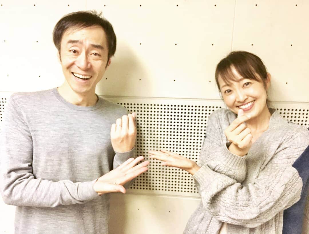 伊勢みずほさんのインスタグラム写真 - (伊勢みずほInstagram)「照れながらハートポーズする四十代💘  今日のテーマは【家族や仲間 みんなが大好きなもの】でした。  オープニングでご紹介したモノマネYouTube動画は。。。 【石川進  ど根性ガエル モノマネ】で検索してね😜😜😜  30秒で吹き出すこと間違いなし😂😂😂  今日もみなさん、どうもありがとうございました💐  #ごきげんアワー  #bsn #bsnラジオ #石川進 #ど根性ガエル #モノマネ #お笑い #YouTube #近藤丈靖  #伊勢みずほ #パーソナリティー #アナウンサー #フリーアナウンサー #ありがとうございました☺️」12月1日 13時25分 - isemizuhoo