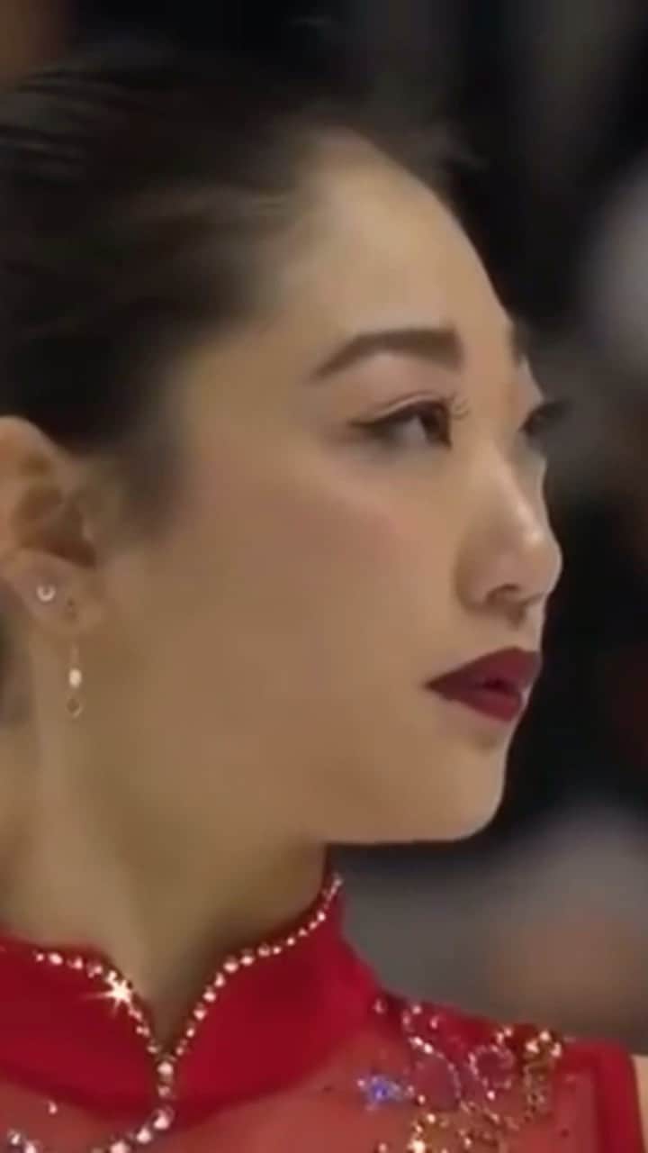 長洲未来のインスタグラム：「What a progression choreography makes...I went from trying to mimic the amazing @j_butt to literally talking to myself at the national championships when I knew that if I didn’t skate lights out, I wasn’t going to the Olympics. I remember working with my sports psychologist and figuring out that swearing was good for me because it incited the fight in me when I felt my flight or fight response kick in. Who knew it would be captured on national tv, oops. 🤷🏻‍♀️💁🏻‍♀️」