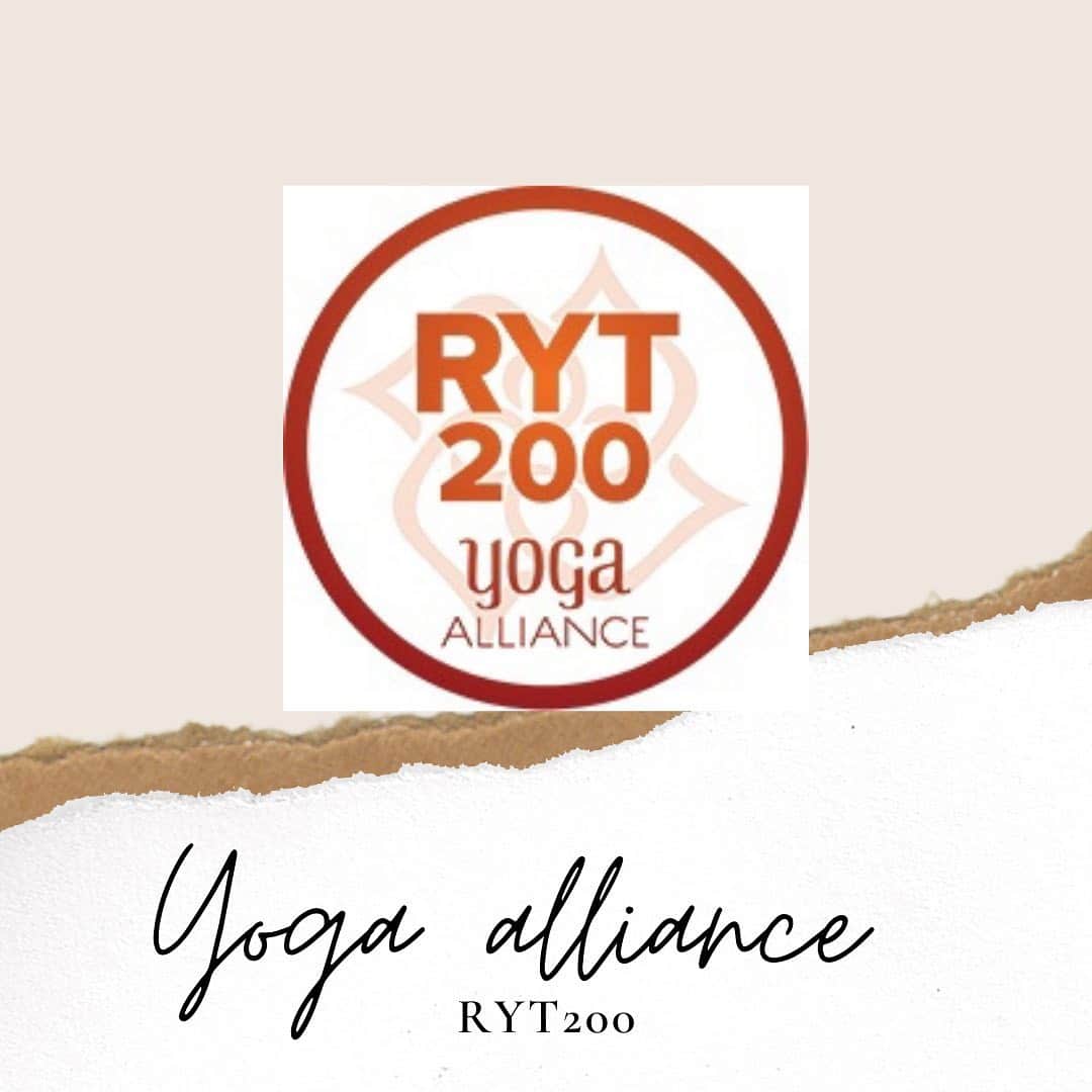 のインスタグラム：「半年間かな、素敵な仲間に囲まれて。 RYT200 全米ヨガアライアンス。 200時間のトレーニングを終え。 実技、筆記試験も無事にpassして。  登録まで完了しました🙏🏻  #myyogalife   終於拿到RYT200😌🙌🏻 200小時瑜伽導師證書課程完滿結束了🧘🏻‍♀️  #瑜伽導師」