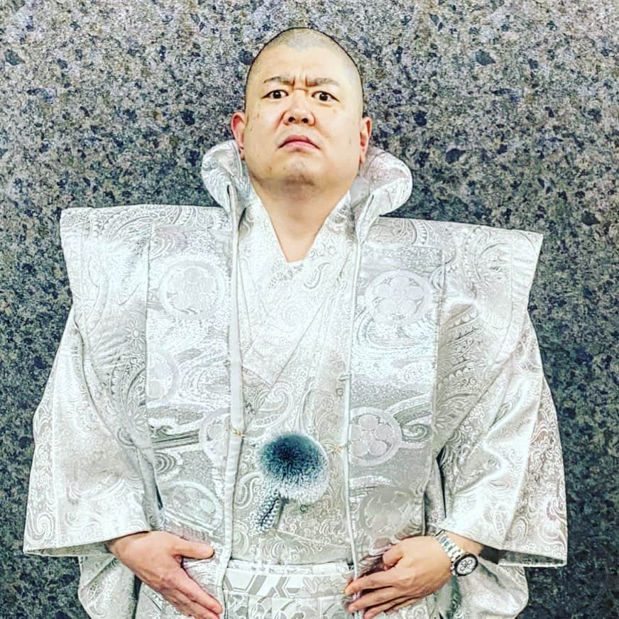 のインスタグラム：「New cooking coat！  "crazy samurai style"  This is fine ❓  @miyabi_kokura」