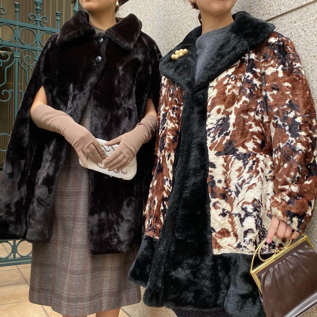 のインスタグラム：「🎄RECOMMEND VINTAGE🎄  ☑︎vtg fur coat ㅤㅤㅤㅤㅤㅤㅤㅤㅤㅤㅤㅤㅤ 11月が終わり、お楽しみの季節である12月がやってきました🎁 ㅤㅤㅤㅤㅤㅤㅤㅤㅤㅤㅤㅤㅤ 本日は寒さも味方につける、お洒落なヴィンテージのファーコートが入荷いたします＊  今年の本命コートを是非探しにいらして下さいね＊ ㅤㅤㅤㅤㅤㅤㅤㅤㅤㅤㅤㅤㅤ 💌DMからも通販承ります💌 ㅤㅤㅤㅤㅤㅤㅤㅤㅤㅤㅤㅤㅤ ------------------------------------ 🛍NUTTY通販について🛍 ------------------------------------- ＜ONLINE STORE＞ VINTAGE▶︎http://nutty.theshop.jp/ USED SELECT▶︎https://nuttyselect.official.ec/ （プロフィールページURLよりjump🕊） ㅤㅤㅤㅤㅤㅤㅤㅤㅤㅤㅤㅤㅤ ＜VIDEO CHAT SHOPPING＞ テレビ電話をお繋ぎして、リアルタイムでご案内いたします。詳細は過去の投稿をご覧ください。」