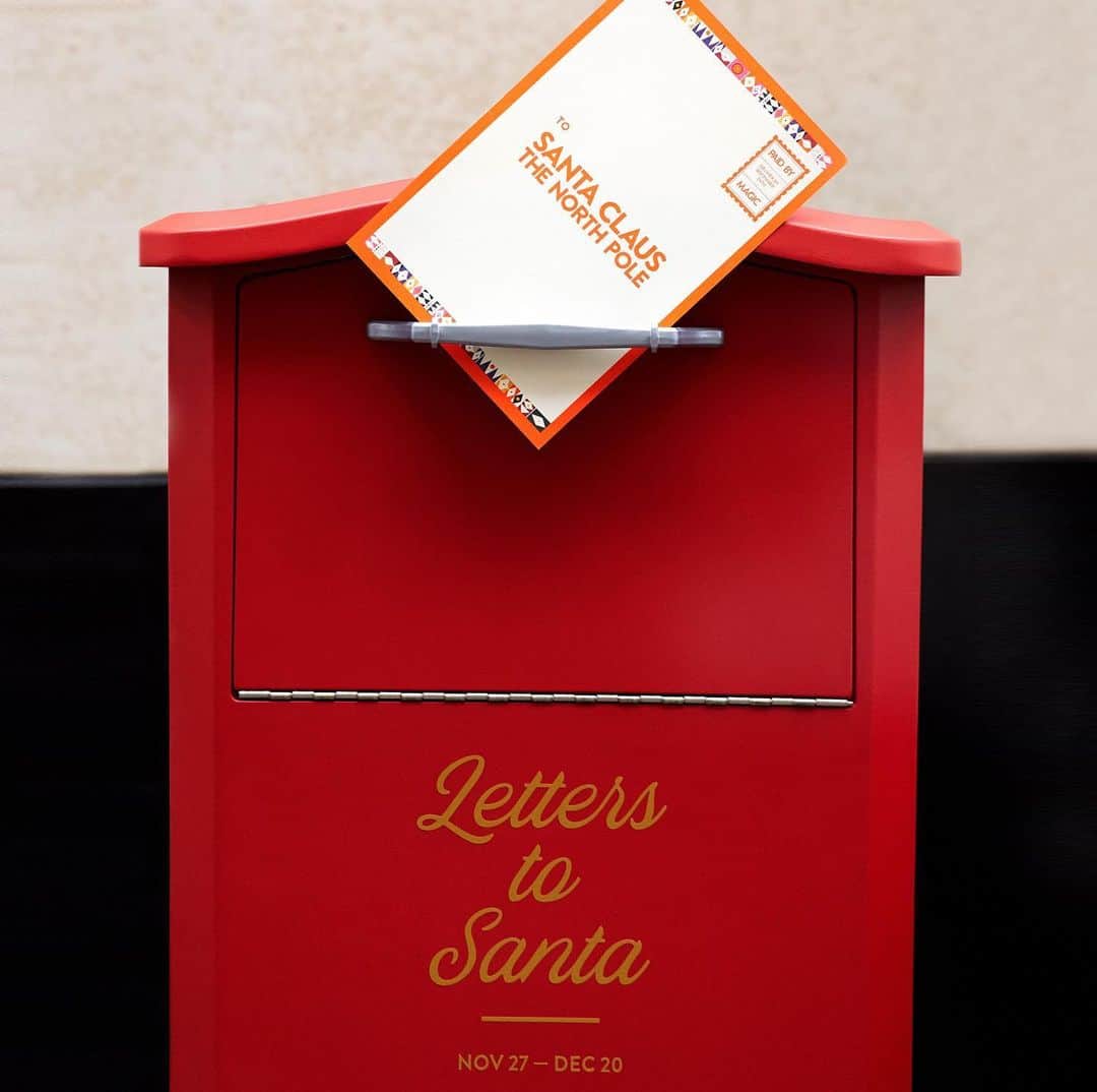 Nordstromさんのインスタグラム写真 - (NordstromInstagram)「Is your kiddo on the ‘nice list’ this year? (Of course they are!) Santa wants to know about it, and this is their chance to drop hints on the gifts topping their wish list! Handwrite Santa a letter or send one via email by December 20 to reach him by Christmas—you can even print a Dear Santa letter template at home or pick one up at any Nordstrom store. Find more info at the link in bio! #MakeMerry」12月1日 13時54分 - nordstrom