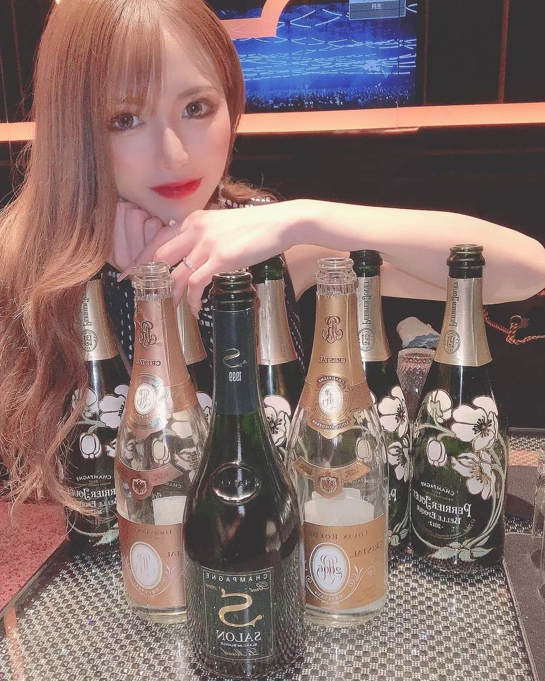 MAKIさんのインスタグラム写真 - (MAKIInstagram)「. たくさんありがとうございました🥺🍾✨💗 何本かないのですが🥸💭  #六本木 #六本木妃翠 #妃翠 #キャバ嬢 #キャバクラ #ラウンジ #クラブ #ニュークラブ #銀座 #新宿 #歌舞伎町 #祇園 #北新地 #ミナミ #錦 #すすきの #シャンパン #サロン #クリスタルロゼ #クリスタル #ベルエポック #🍾」12月1日 14時00分 - maki19970523