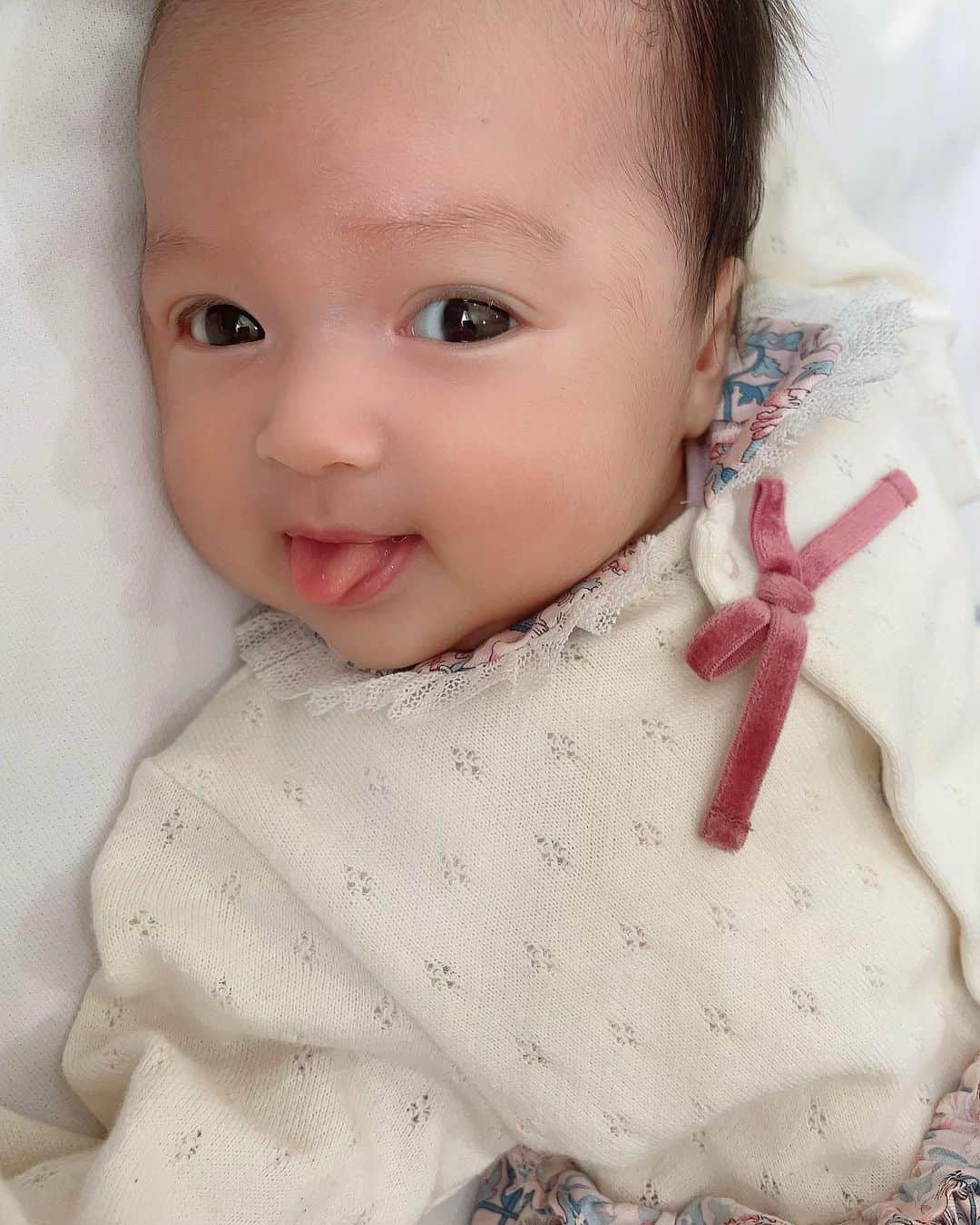 のインスタグラム：「おNEWのお洋服だよん💓💓💓  #babygirl #生後1ヶ月と8日」