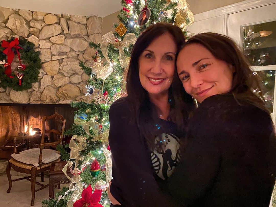 ブリアナ・エヴィガンのインスタグラム：「Special mama bear right here. I love you so so much. No one in the world like you. Thank you for ALL OF IT. You sure are a brave one, and a lot of fun. I’ll hear your laugh from this night on repeat! 🧡 @pamevigan」