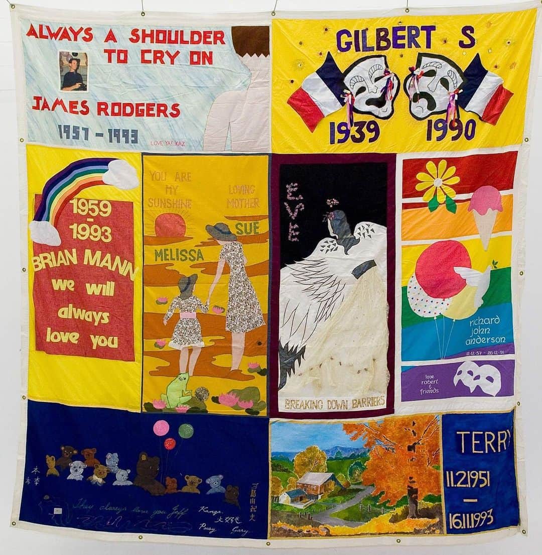 パワーハウスミュージアムのインスタグラム：「Today we celebrate the #worldaidsday2020 theme global solidarity, shared responsibility with @positivelifensw and @newsouthwaleshealth. This Australian AIDS Memorial Quilt contains quilt blocks from across the country, reflecting the peaking of the health crisis in the late 1980s and early 1990s. The quilt’s aim was to act as a tool of remembrance as individual stories were told through every stitch. Read more about the quilts in the collection via link in bio.」