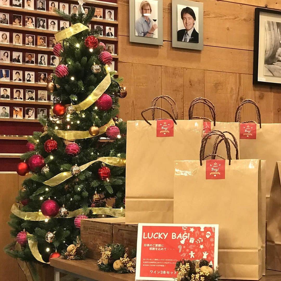 アカデミー・デュ・ヴァン Academie du Vinのインスタグラム：「🎄今年も好評！ラッキーバッグ発売中です🍷3本入11,000円(税込)」