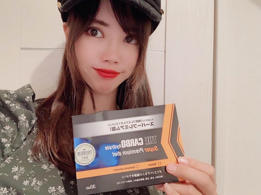hina2221のインスタグラム：「年内は痩せたいので、お守りサプリ💊 . 食べる前に【ザ・糖質スーパープレミアムダイエット】を 1錠飲んでからいただきます😆🙏🏻✨ . 糖質が気になり、お食事を最近楽しめていなかったので、サプリも飲んでみることにしました🐰  糖質制限サポート2大成分"サラシア&ギムネマを限界配合" 🔥 . 外食の時はカバンに入れておきます🐶🍬 . . #糖質スーパープレミアムダイエット #糖質制限ダイエット #サラシア #ギムネマ #pr #トリドリベース #ダイエット #サプリメント #内臓脂肪 #脂肪燃焼 #スタイル維持 #美容  @hina22221」