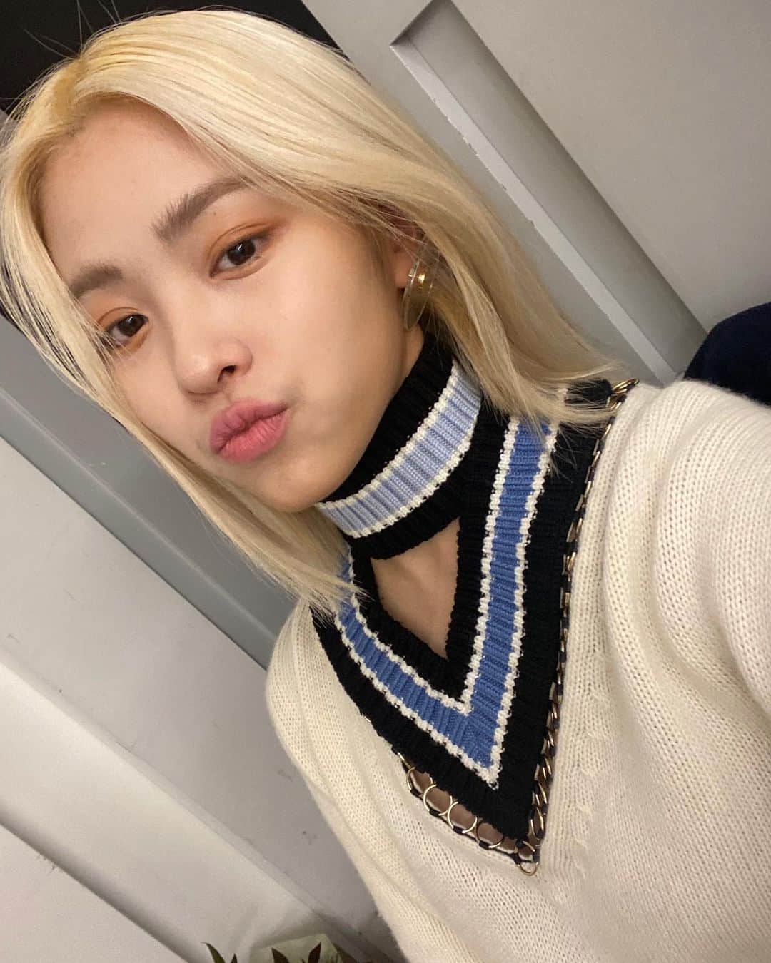 ITZYさんのインスタグラム写真 - (ITZYInstagram)「ELLE X ITZY」12月1日 15時17分 - itzy.all.in.us