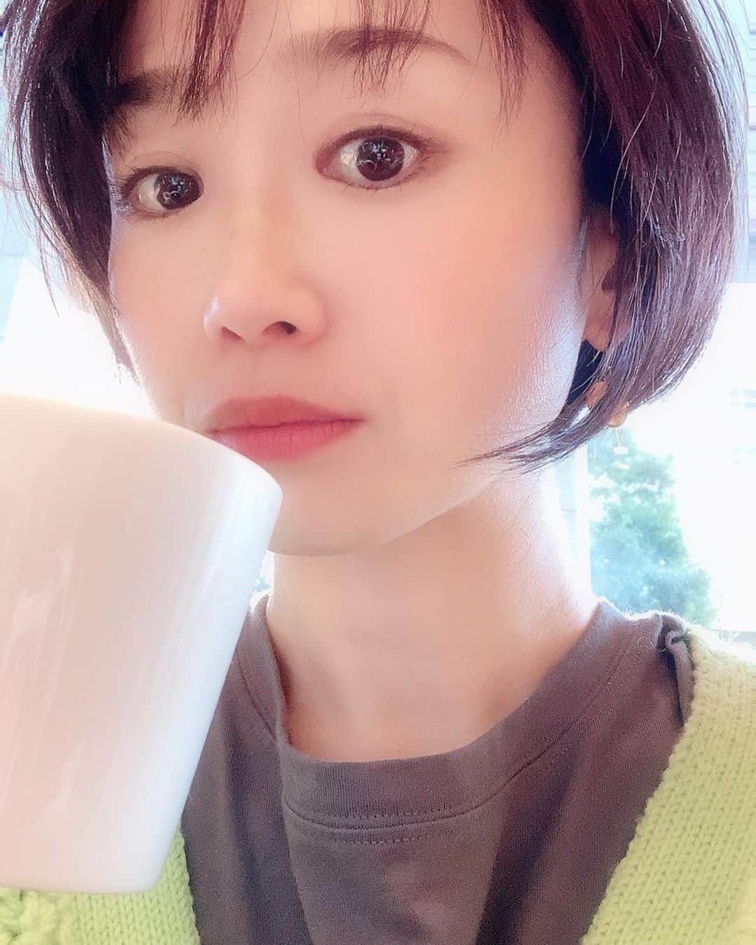佐藤朱さんのインスタグラム写真 - (佐藤朱Instagram)「#このままデートに行きたい   数年ぶりに宣材を撮影して来ました。 前回もお願いしたpmiracleさん。  この数年取り組んでいた事があって やっと、またお二人に撮って頂きたいと思えるタイミングがやって来ました✨  その場のチェックで うわー！お二人にお願いして良かったー✨そして、あたし頑張って生きて来たなー！と思いました☺️  新しい自分に出会う、撮影。 本当に出会えました。  早く見ていただきたいです🌈  そして、坂本さんのメイクが 撮影とは思えないくらい 薄ファンデーションのナチュラルキラりメイクなので このままデートに行きたいです❤️  #宣材 #大人になりました #私らしさ #アラフォー #全ての女性を美魔女にする #pmiracle #皆撮ってもらえばいいと思う #嬉しい #うふふ #ナチュラルメイク #japan #tokyo #voiceactor #narrator」12月1日 15時29分 - akechi516