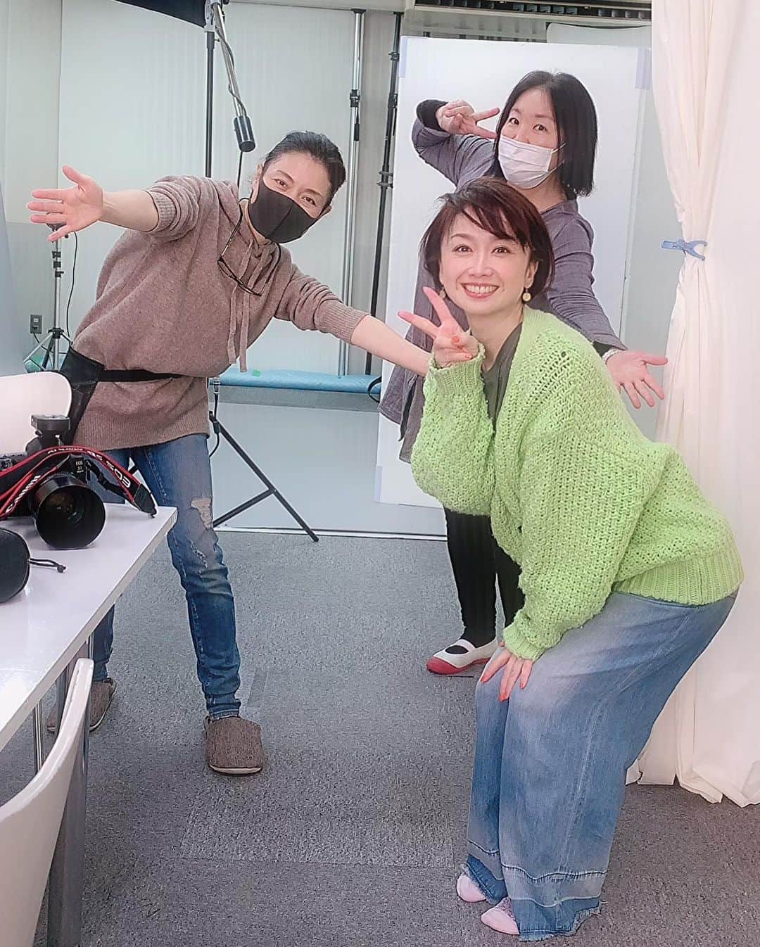 のインスタグラム：「#このままデートに行きたい   数年ぶりに宣材を撮影して来ました。 前回もお願いしたpmiracleさん。  この数年取り組んでいた事があって やっと、またお二人に撮って頂きたいと思えるタイミングがやって来ました✨  その場のチェックで うわー！お二人にお願いして良かったー✨そして、あたし頑張って生きて来たなー！と思いました☺️  新しい自分に出会う、撮影。 本当に出会えました。  早く見ていただきたいです🌈  そして、坂本さんのメイクが 撮影とは思えないくらい 薄ファンデーションのナチュラルキラりメイクなので このままデートに行きたいです❤️  #宣材 #大人になりました #私らしさ #アラフォー #全ての女性を美魔女にする #pmiracle #皆撮ってもらえばいいと思う #嬉しい #うふふ #ナチュラルメイク #japan #tokyo #voiceactor #narrator」