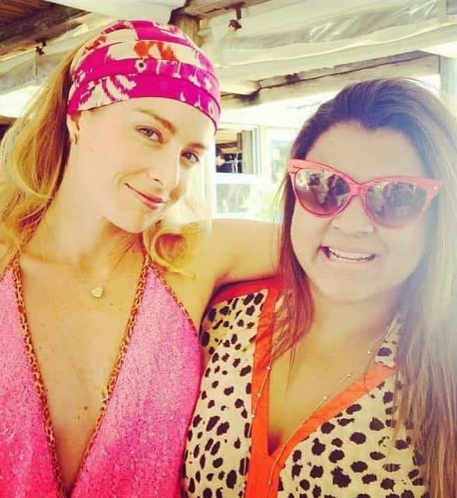 Preta Gilさんのインスタグラム写真 - (Preta GilInstagram)「Essa primeira foto tem mais de 20 anos foi quando produzi um vídeo clipe dela @angelicaksy foi paixão a primeira gargalhada, de lá pra cá tive a sorte de poder amadurecer uma amizade muito linda!! Eu te amo e morro de orgulho da mulher fodaaaa que você é !!! Te desejo cada dia mais realizações, amor e paz !!!! Feliz aniversário minha Geli amada !!! Axé!!!」12月1日 15時35分 - pretagil