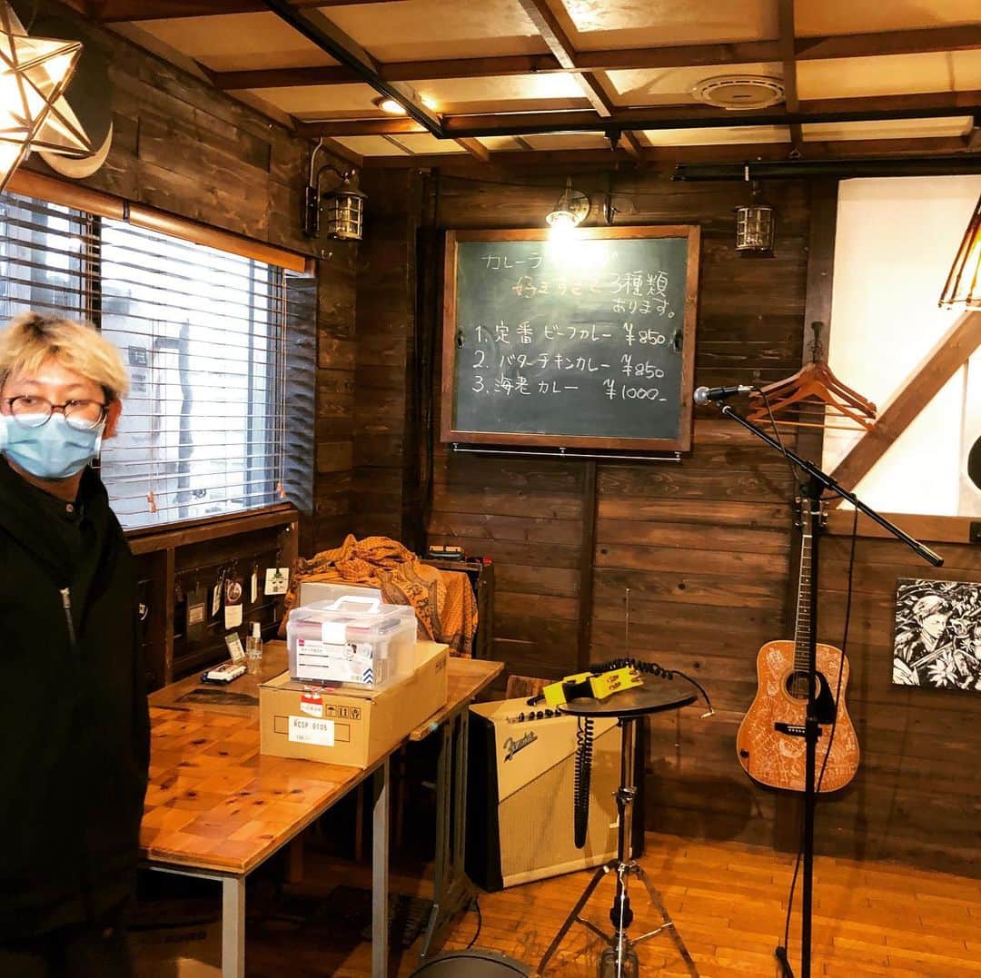 山川のりをのインスタグラム：「今夜は藤沢市辻堂パクチービストロザンシンにてギターパンダ  ライブです。18時/19時、2000円+オーダー。魅惑のワンマンショー！お近くの方は慎重に会いにきてアイニージュー！」