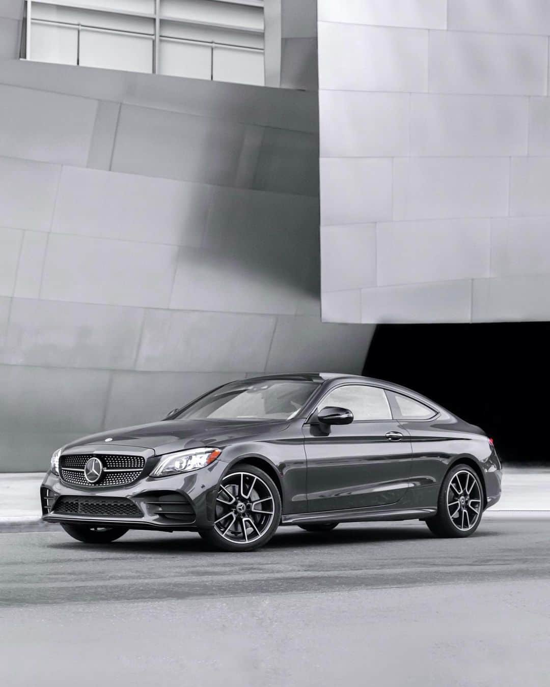 メルセデス・ベンツさんのインスタグラム写真 - (メルセデス・ベンツInstagram)「Elegant, sleek & refined: Our C-Class Coupé is the perfect companion for a night out.  📷 via @mercedesbenzusa  #MercedesBenz #Cclass #Coupe」12月1日 16時04分 - mercedesbenz