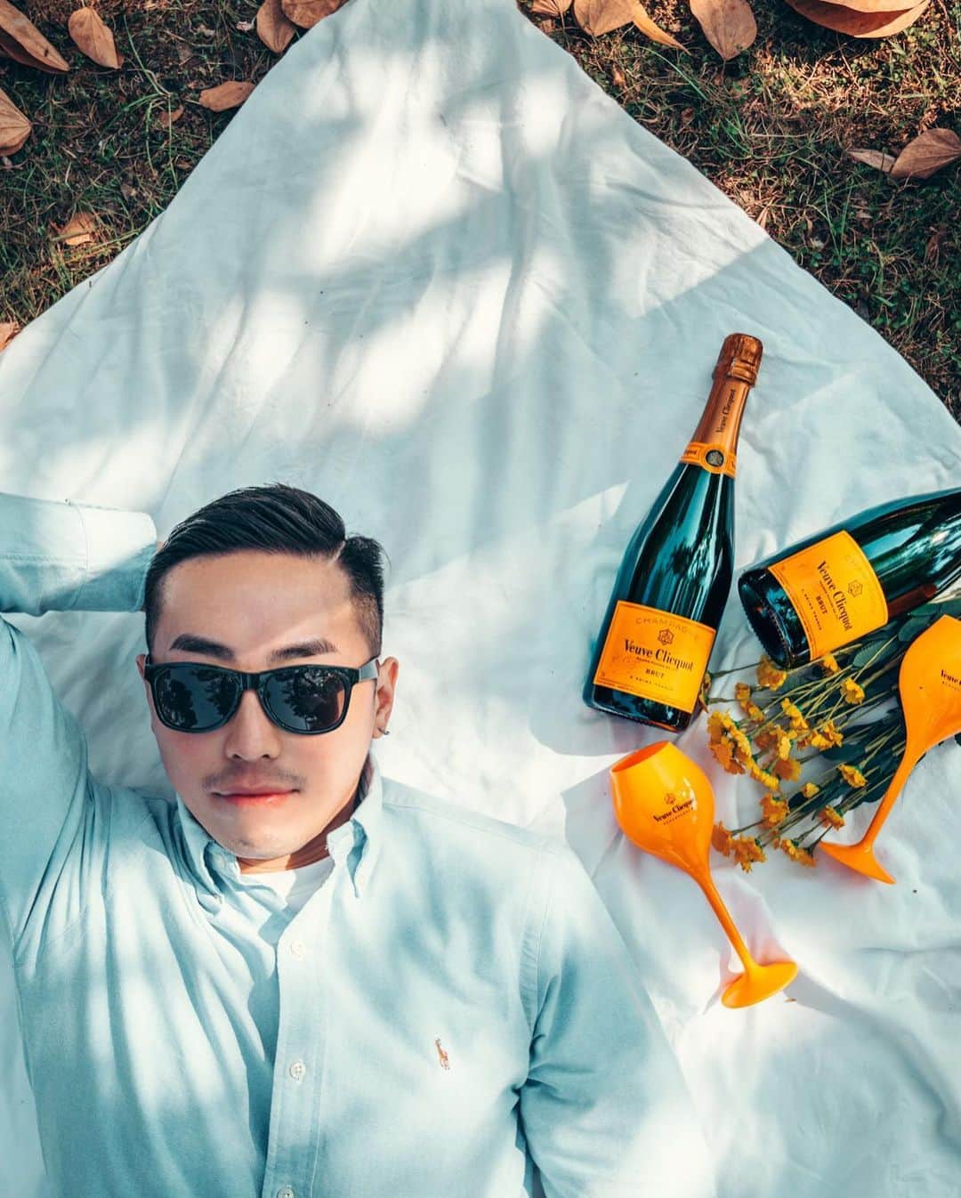Noel LHYさんのインスタグラム写真 - (Noel LHYInstagram)「| 𝐏𝐫𝐞𝐜𝐢𝐨𝐮𝐬 𝐦𝐨𝐦𝐞𝐧𝐭 𝐰𝐢𝐭𝐡 @veuveclicquot  Veuve Clicquot Yellow Label adds a sparkle to precious moments, like a picnic with friends.   It's the perfect partner for any season, time and occasion!   Swipe up to my story page & join me !   Please enjoy responsibly.   @veuveclicquot #veuveclicquot  #liveclicquot #veuveclicquothk」12月1日 16時06分 - no3l