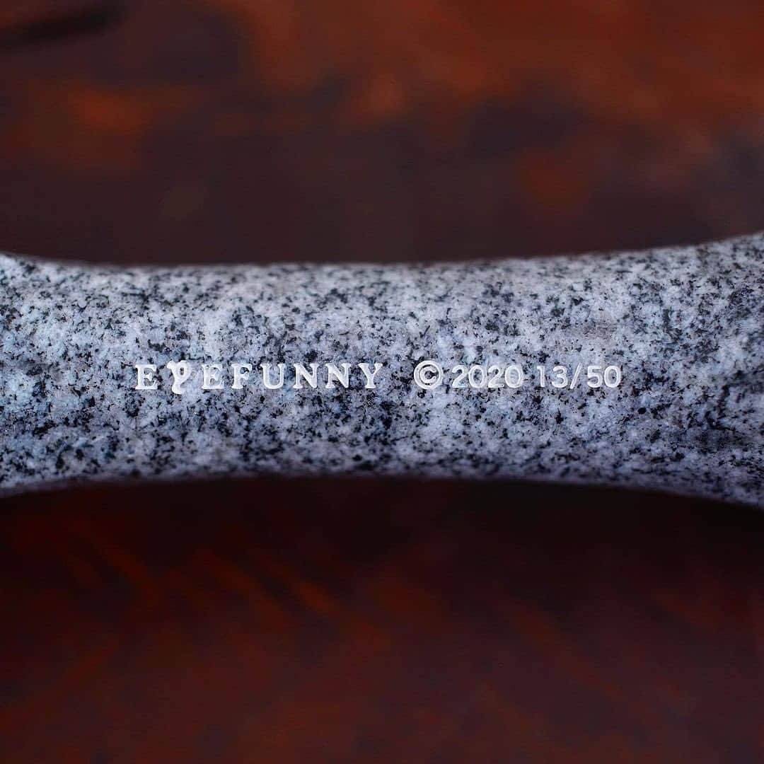 HYPEBEASTさんのインスタグラム写真 - (HYPEBEASTInstagram)「@hypebeastart: @eyefunny_objects has crafted a @ginzasix_official-exclusive granite bone table accessory. Dubbed “BONE 03,” the object features a monochromatic color scheme dotted with gray and black speckles, as well as engravings of “EYEFUNNY” branding and the year’s make. It’s limited to just 50 pieces and is available now alongside a set of granite stools and tables.⁠⠀ Photo: @eyefunny_official」12月1日 16時21分 - hypebeast